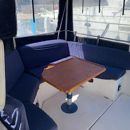 Úszó hotel Vimaro Boat Barcelona
