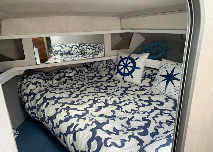 Úszó hotel Vimaro Boat Barcelona