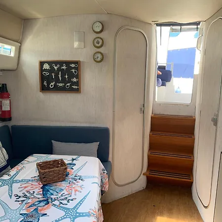 Vimaro Boat Hotel en barco *