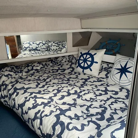 Hotel en barco Vimaro Boat Barcelona