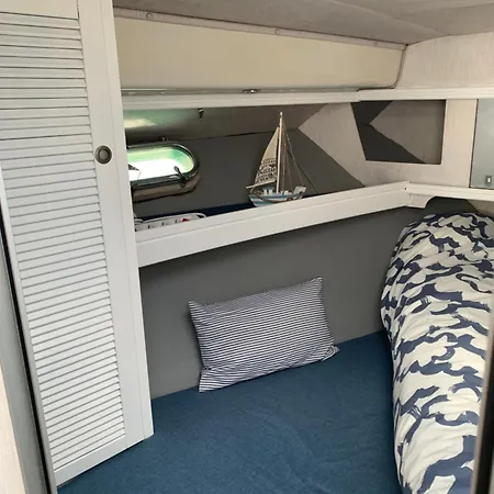 Vimaro Boat Botel *