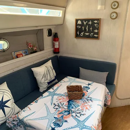 Vimaro Boat Botel *